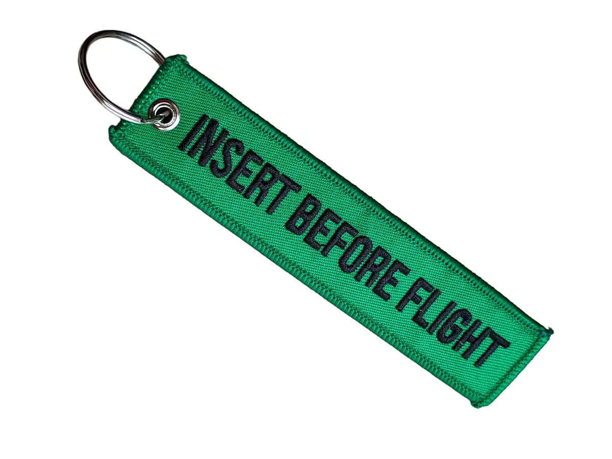Portachiavi INSERT BEFORE FLIGHT verde con ricamo nero